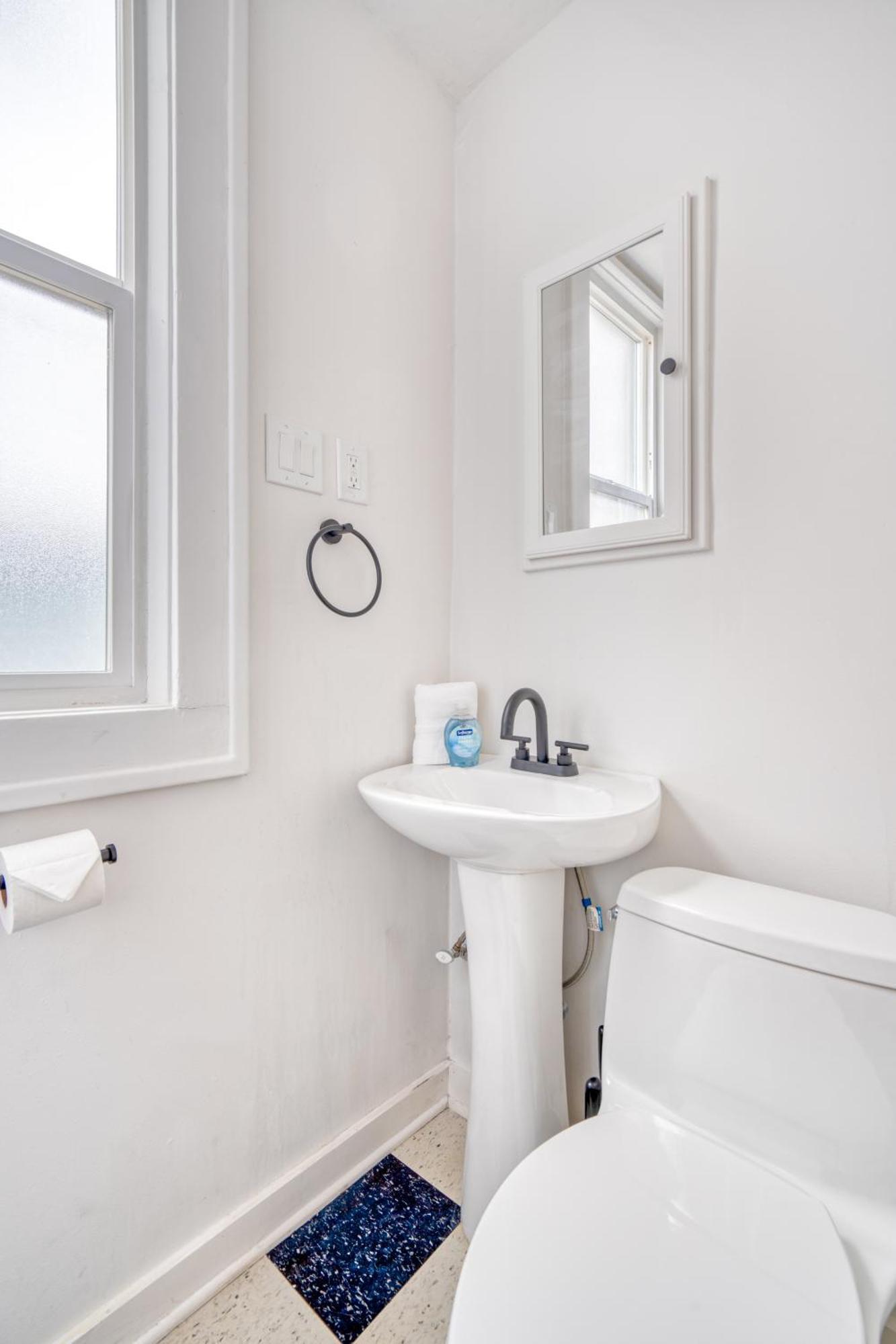 Apartment Collection - La Casa Burnside - Local Eateries, Shops, And Bars Portland