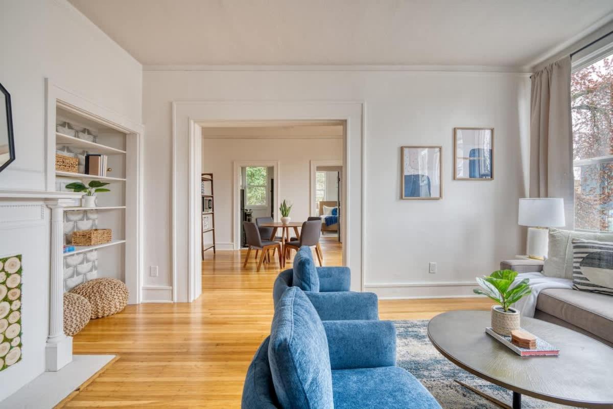 Collection - La Casa Burnside - Local Eateries, Shops, And Bars Apartment Portland